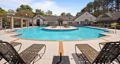 Upscale 3BR Home | Near The Summit.
