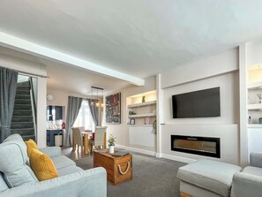 TV - 3 bedroom accommodation in Llandudno (Llandudno)