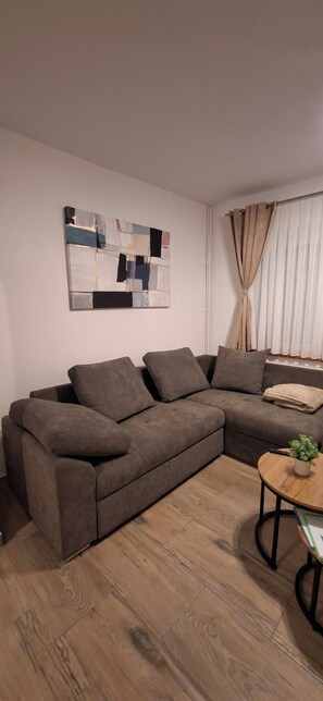 Living area - Large Apartment near Plitvice – Terrace, BBQ & Privacy (Sadilovac)