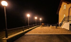 Property grounds - Large Apartment near Plitvice – Terrace, BBQ & Privacy (Sadilovac)