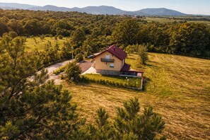 Exterior - Large Apartment near Plitvice – Terrace, BBQ & Privacy (Sadilovac)