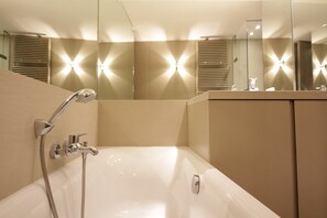 Combined shower/bathtub - Duplex in Knokke With Stunning Sea Views (Knokke-Heist)