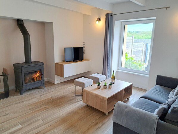 Comfort House, 2 Bedrooms | Living room | Fireplace - Holiday Home in Telgruc-sur-mer by Sandy Beach (Telgruc-sur-Mer)