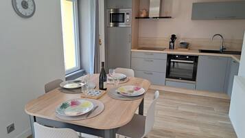 Comfort House, 2 Bedrooms | Dining