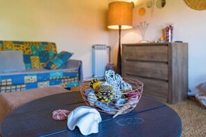 Comfort Apartment, 3 Bedrooms | Living room - Apartment in Brodarica Near Beach (Sibenik)