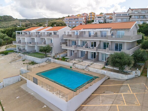 Classic-Apartment, 3 Schlafzimmer | Pool | Außenpool