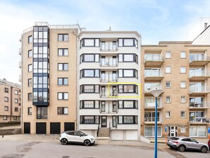 Exterior - Renovated apartment with side sea view. (Koksijde)