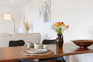 Dining - Premium Apartment Above the Rooftops of Sipplingen – Panoramic Lake View & Private Terrace (Sipplingen)