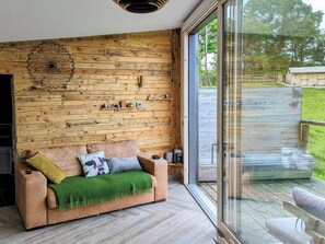 Living area - 1 bedroom accommodation in Doddiscombsleigh, near Exeter (Doddiscombsleigh, near Exeter)