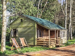 Exterior | Cedar Cabin - Midgham Farm, Ringwood - Cedar Cabin - UK51503 (Ringwood)