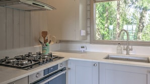 Private kitchen - 2 bedroom accommodation in Ringwood (Ringwood)