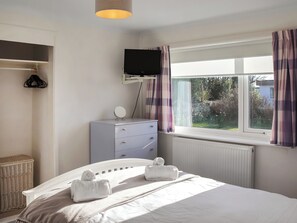3 bedrooms, free WiFi - 3 bedroom accommodation in Trearddur bay (Trearddur bay)