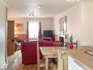 TV, fireplace - Gardeners Cottage - UK51548 (Auchterless)
