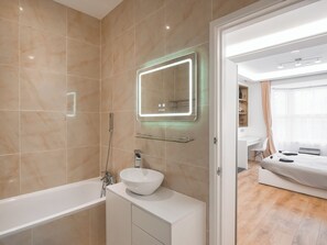 Towels - The Lily Apartment 2 - UK51551 (Barmouth)