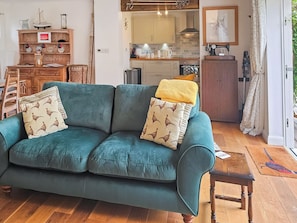 TV - 1 bedroom accommodation in Aldeby (Aldeby)