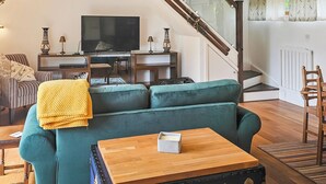 TV - 1 bedroom accommodation in Aldeby (Aldeby)