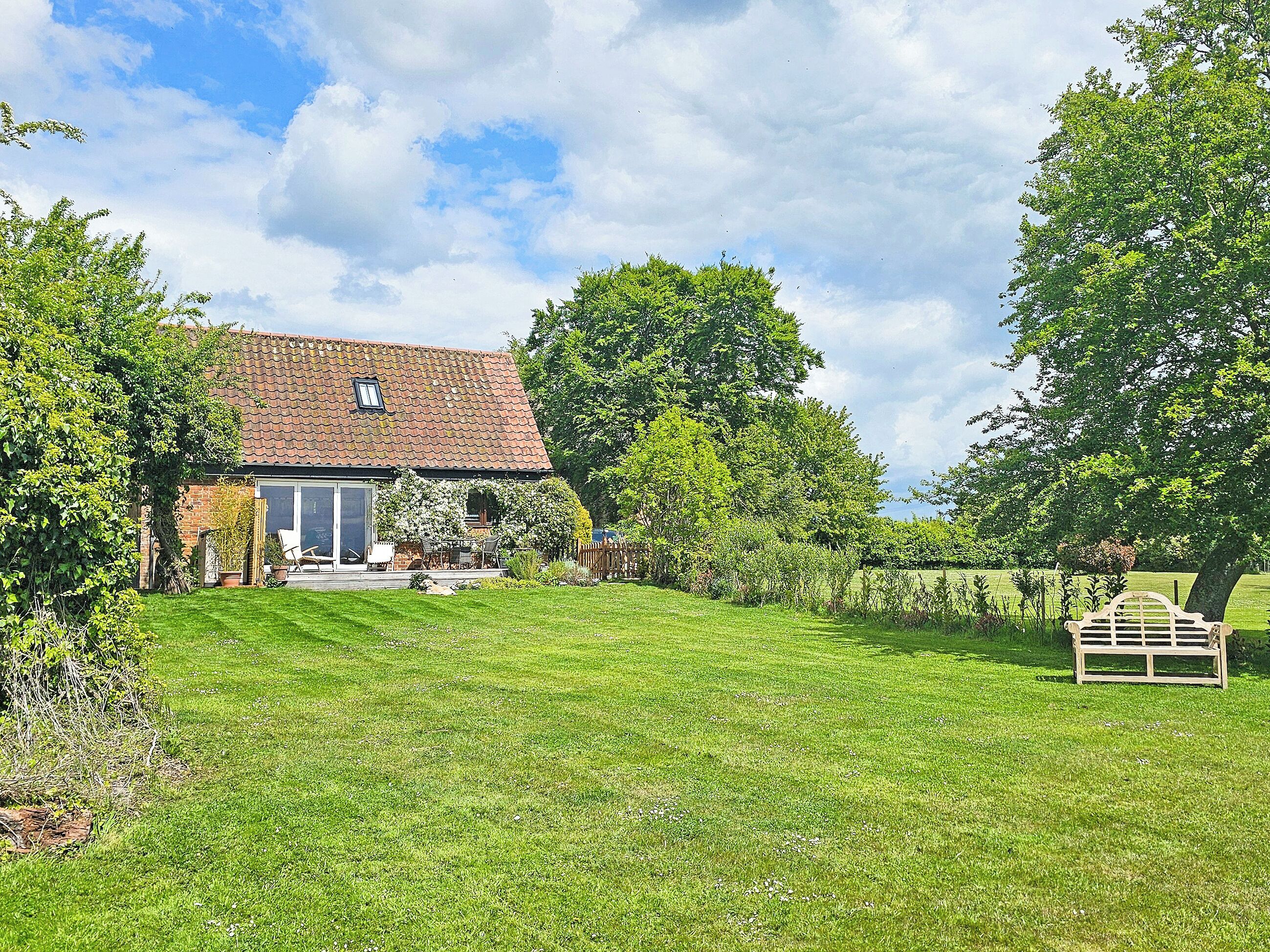 The south facing secure and private garden | Little Marsh, Aldeby