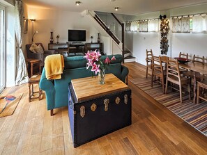 TV - 1 bedroom accommodation in Aldeby (Aldeby)