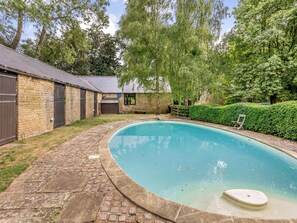 Pool - 4 bedroom accommodation in Stamford, Lincolnshire (Grantham)