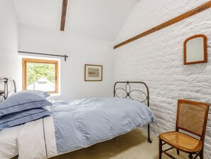 4 bedrooms, free WiFi - 4 bedroom accommodation in Stamford, Lincolnshire (Grantham)