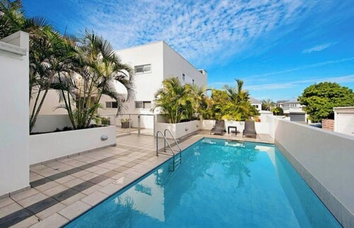 A perfect place to hide away with river side charm