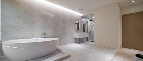 Suite | Bathroom
