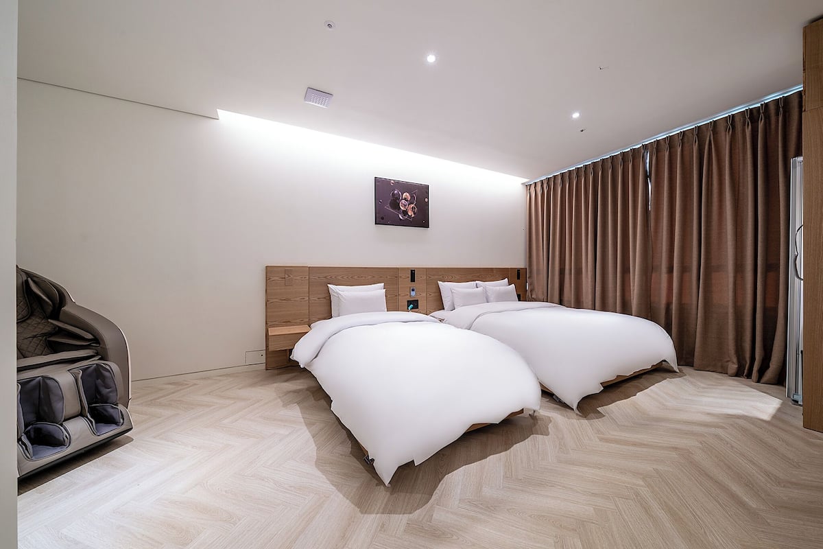 デスク、WiFi (無料)
