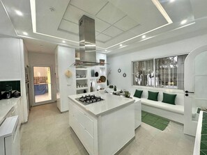 Fridge, oven, stovetop, coffee/tea maker - Villa les oliviers 4 Chambres (Nabeul)
