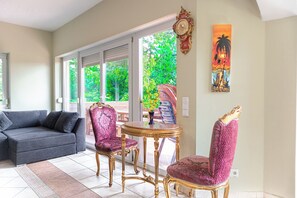 Living room - Cozy Room With Shared Garden Access (Vienna)