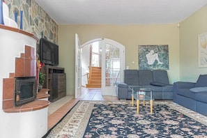 Snowmobile riding - Cozy Room With Shared Garden Access (Vienna)