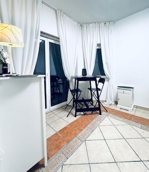 Basic Room | Iron/ironing board (on request), WiFi (free)