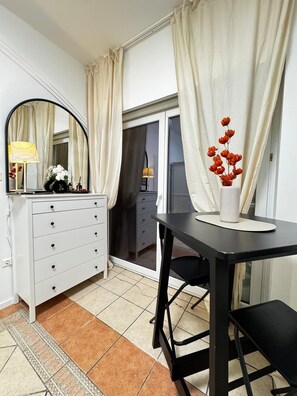 基本客房 | 用餐區