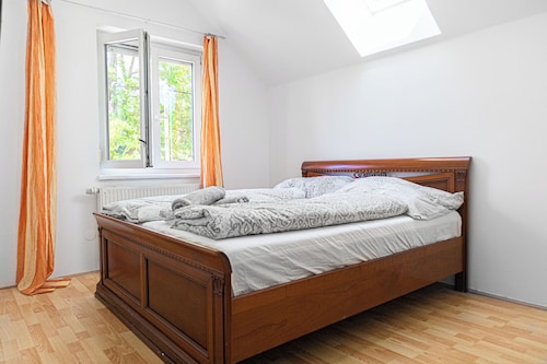 Cozy Room With Shared Garden Access