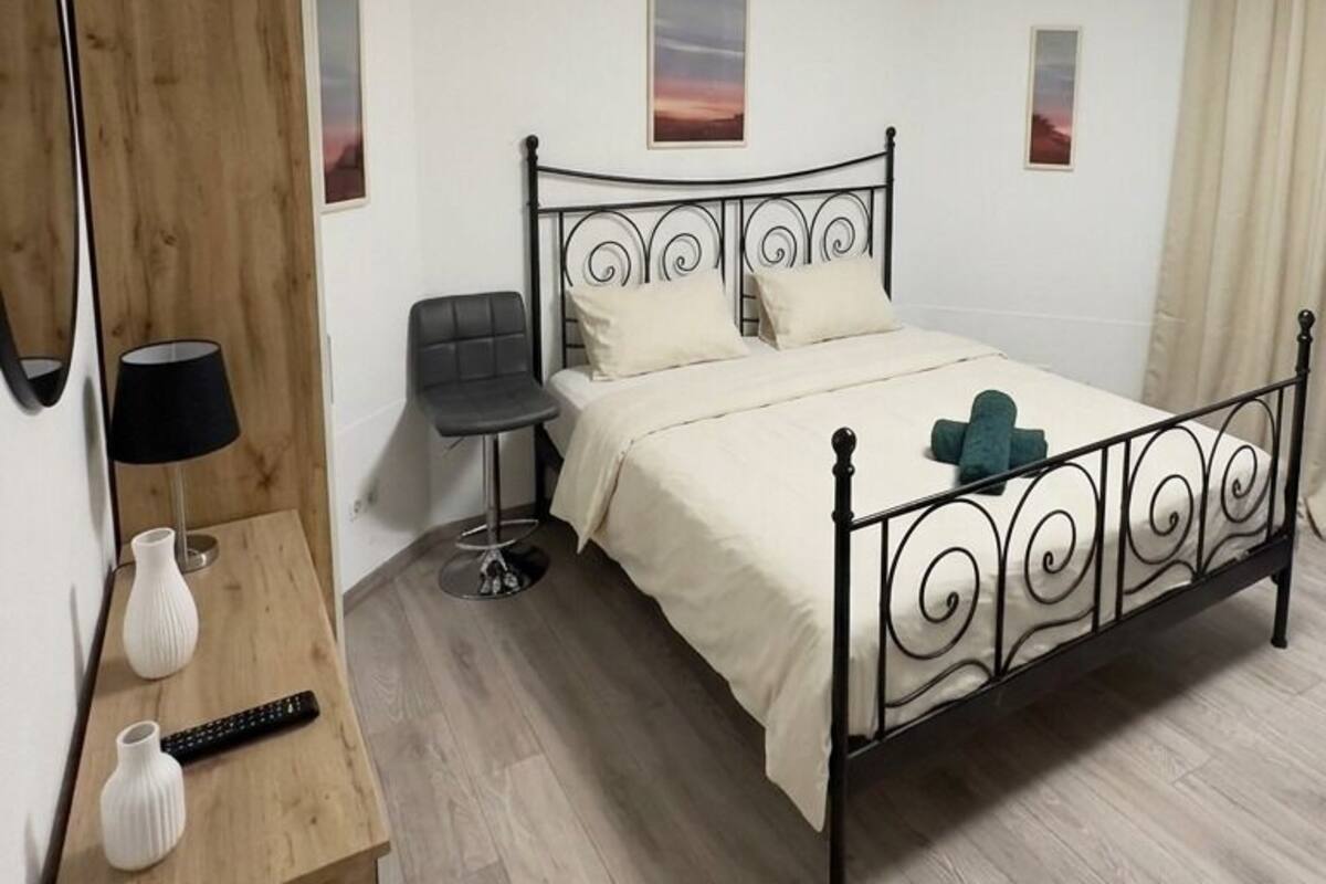 Basic Room | Iron/ironing board (on request), WiFi (free)