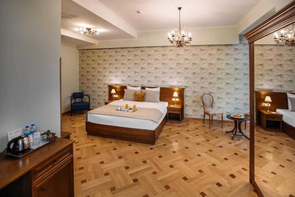 Chambre Double Deluxe, vue ville | Coffres-forts dans les chambres, bureau, chambres insonorisées