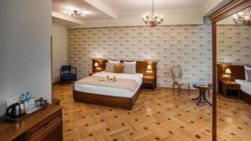 Chambre Double Deluxe, vue ville | Coffres-forts dans les chambres, bureau, chambres insonorisées