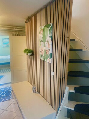 Interior - Grey room for 2 people with private entrance (Grenaa)