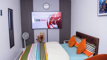 1 bedroom, iron/ironing board, internet, bed sheets