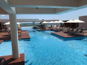 Pool - Beautiful PH in front of the Marina (Residencial La Amada)