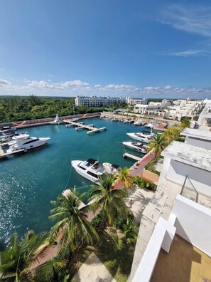 Marina - Beautiful PH in front of the Marina (Residencial La Amada)