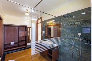 Classic Triple Room | Bathroom - ELIVAAS Tiger Cave Suite with Pvt Pool (Sawai Madhopur)