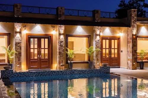 ELIVAAS Tiger Cave Suite with Pvt Pool 