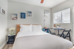 1 bedroom, free WiFi, bed sheets - Walk to Sand • Shared Patio + BBQ + Beachside Retreat | Ormond Court Unit 2 (San Diego)