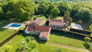 Exterior - Nature Escape in Cladech – Charming House with Private Garden (Cladech)