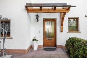 Exterior detail - Wintergarten Apartment with 3WeltenCard, Conservatory, Lawn & Wi-Fi near Solemar (Bad Dürrheim)