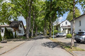 Property grounds - Wintergarten Apartment with 3WeltenCard, Conservatory, Lawn & Wi-Fi near Solemar (Bad Dürrheim)