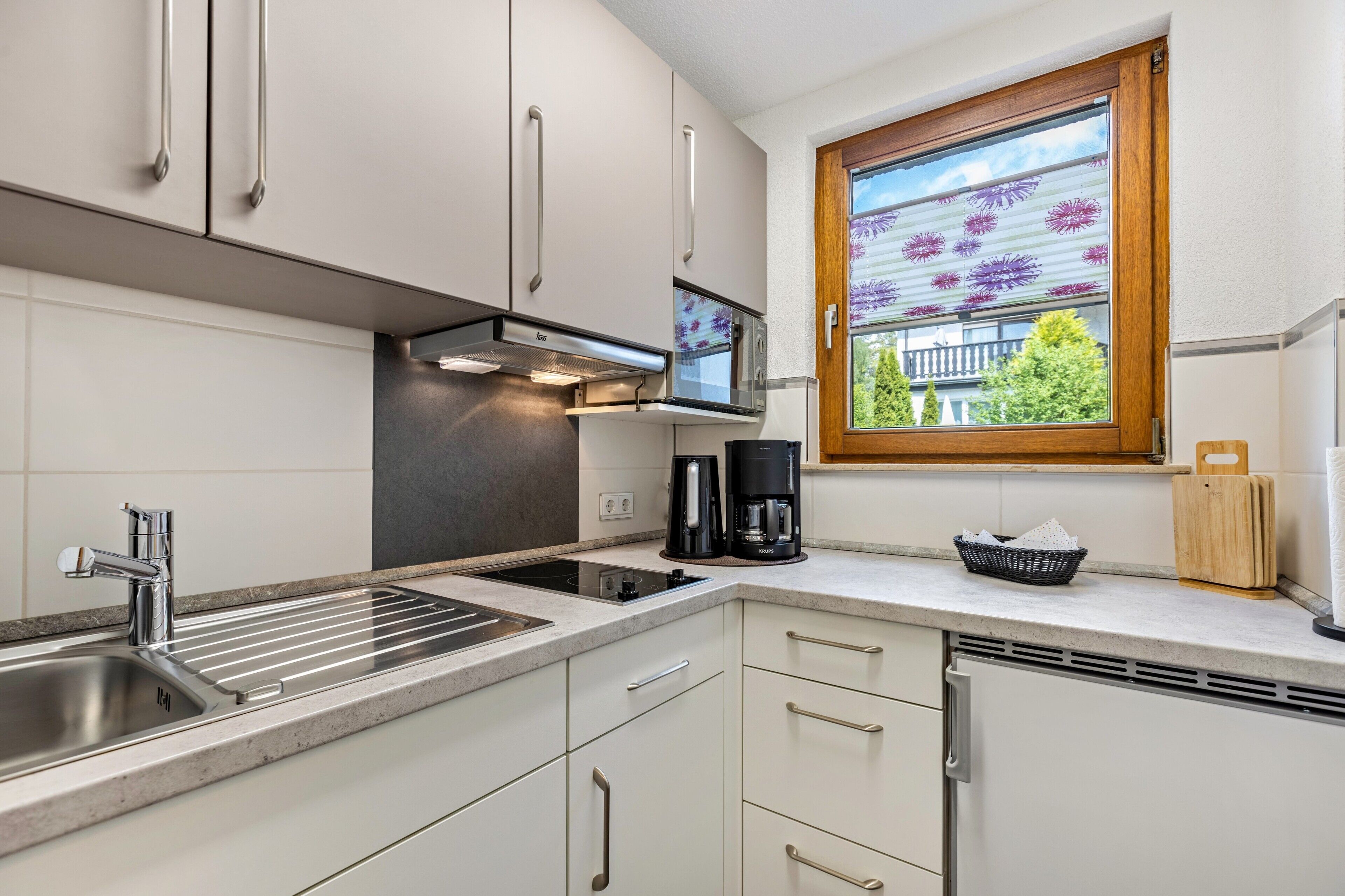 Fridge, microwave, stovetop, coffee/tea maker