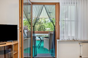 Interior - Sunny Balcony Apartment with 2 Balconies, Lawn, 3Welten Card & Wi-Fi near Solemar (Bad Dürrheim)