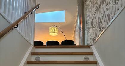 Apartment close to both the sea and the center in a quiet and calm area.