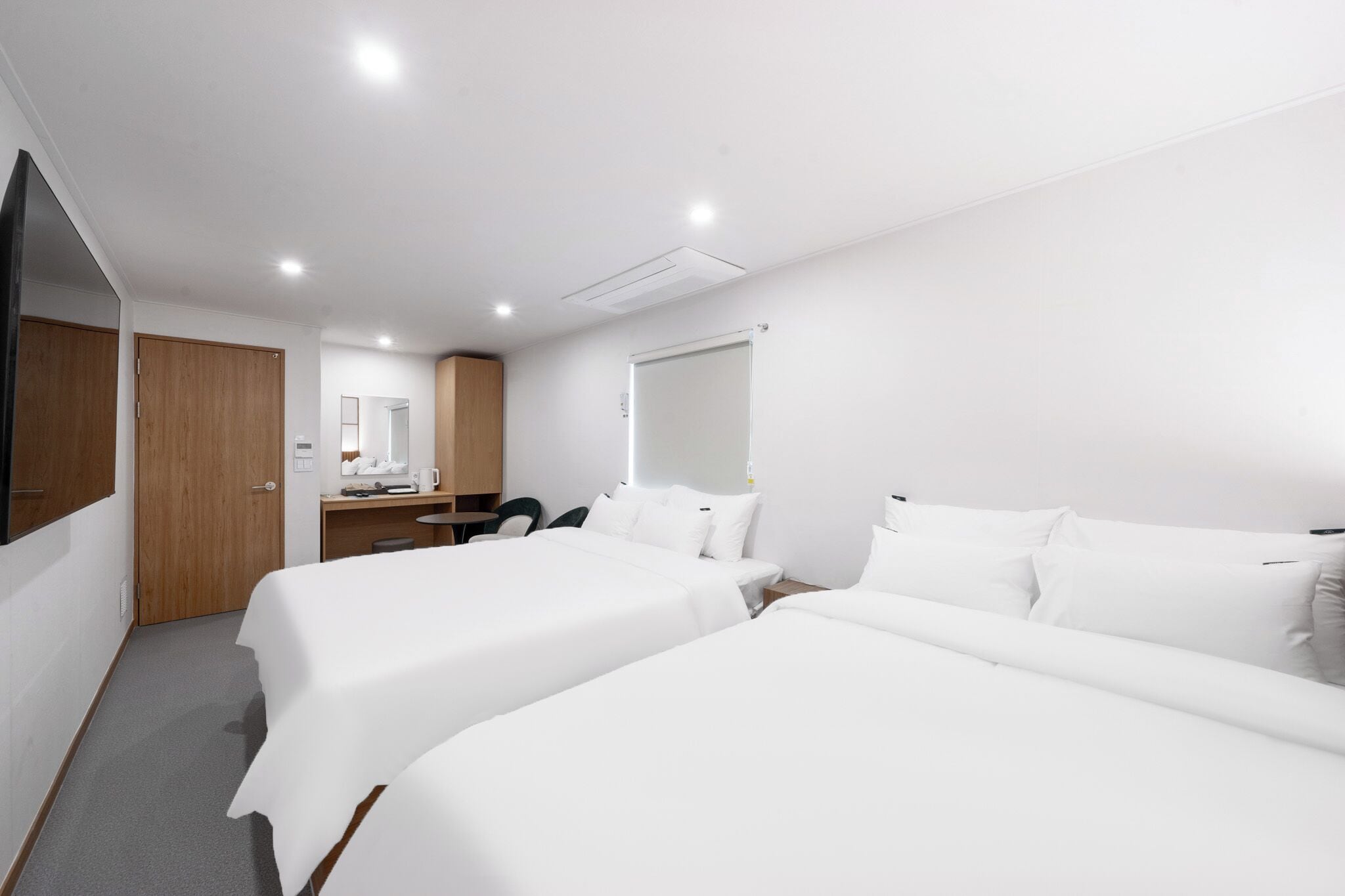 Premium Room | Premium bedding, desk, laptop workspace, blackout drapes